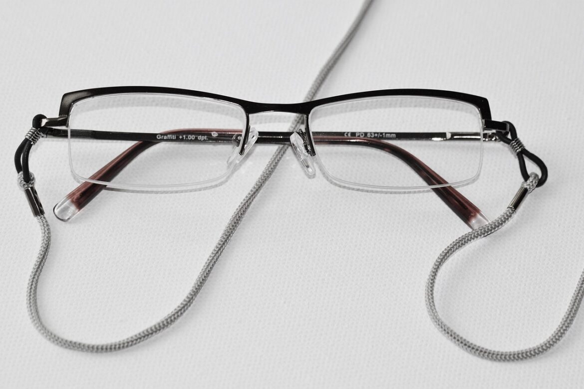 Når brillerne skal følge med fra morgen til aften: sådan får du hjælp hos en optiker